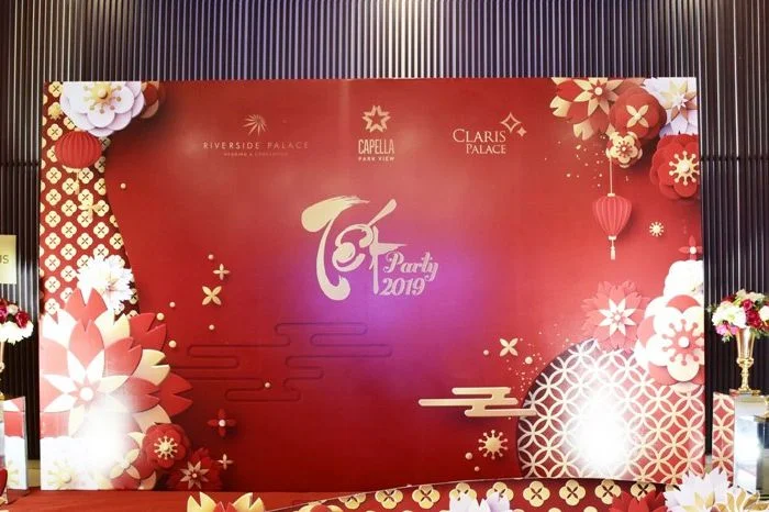 In Backdrop tiệc tất niên